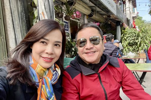 Chí Trung tình cảm bên bạn gái, Quang Thắng hiếm hoi khoe ảnh vợ