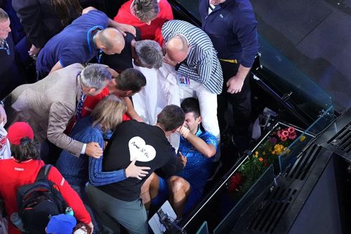 Djokovic bật khóc nức nở khi lần thứ 10 vô địch Úc Mở rộng