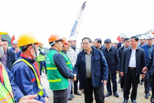 Thủ tướng Chính phủ Phạm Minh Chính: Khí thế thi công đường cao tốc Bắc - Nam nhộn nhịp, không để vướng mắc kéo dài