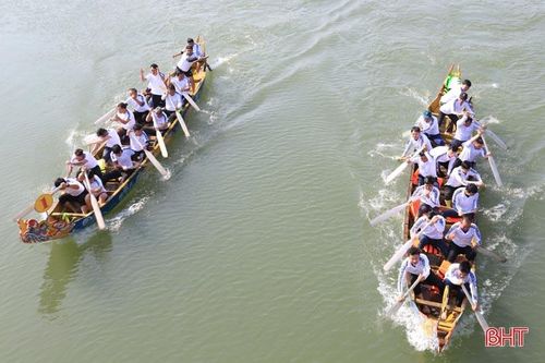 30 đội tranh tài tại lễ hội đua thuyền truyền thống trên sông Ngàn Phố