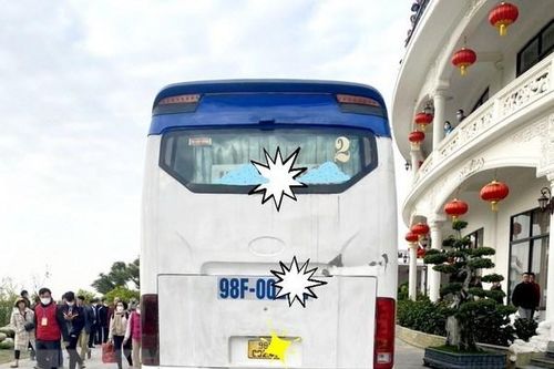 Quảng Ninh: Xe khách mất lái khi xuống dốc khiến 2 người thương vong