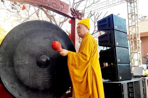 Nghệ An: Lễ hội 'Khai bút, cầu trí tuệ' tại chùa Đại Tuệ dịp đầu năm mới
