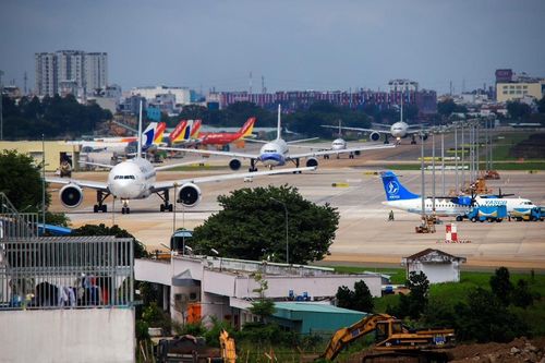 Cảng hàng không Tân Sơn Nhất bác tin 399 chuyến bay 'rỗng'