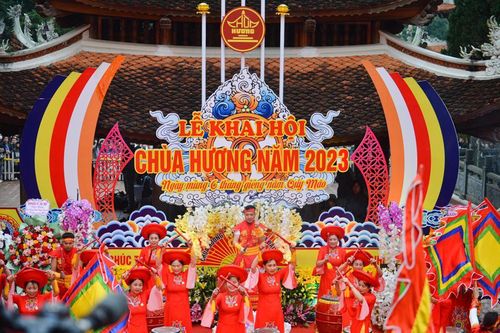 Lễ hội Xuân Quý Mão rộn ràng trở lại