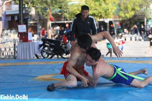 Giữ gìn nét đẹp hội vật truyền thống làng Bùng
