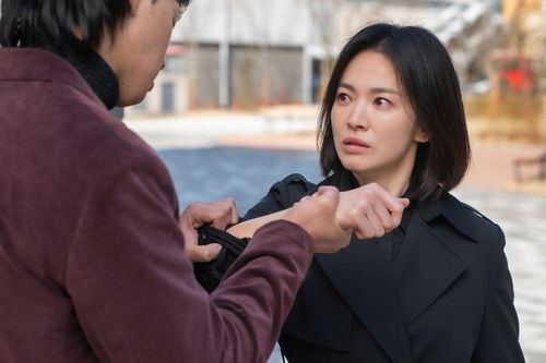 Song Hye Kyo phản hồi khi bị chê già