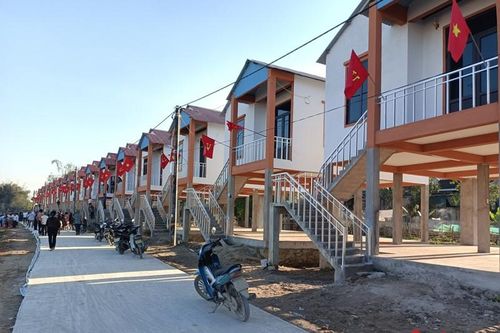 Ước mơ an cư và niềm vui ngày Tết của người vạn chài tật nguyền