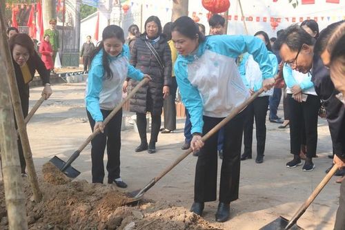 Hội LHPN Việt Nam hưởng ứng Tết trồng cây Xuân Quý Mão 2023