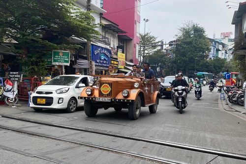 Hà Nội: Mối nguy từ hàng loạt xe 'U oát' chở người chạy trên đường phố