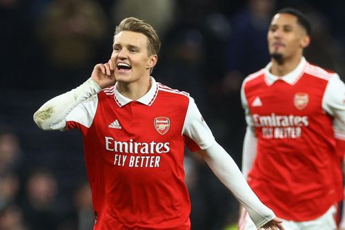 Odegaard góp mặt trong top 5 chân chuyền hay nhất châu Âu
