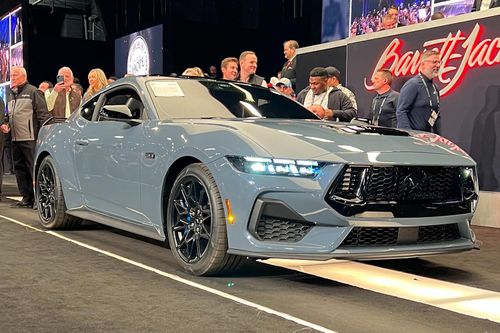 Chiếc Ford Mustang GT 2024 đầu tiên có giá 565.000 USD
