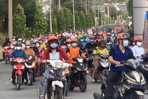 Đồng Nai: Nhộn nhịp công nhân các khu công nghiệp trở lại làm việc