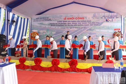 Khởi công xây dựng cầu Thống Nhất bắc qua sông Đồng Nai