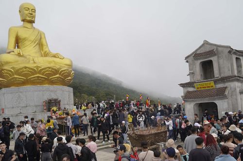 Vạn người trẩy hội Xuân Yên Tử