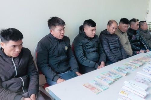 Bắt quả tang 7 đối tượng cờ bạc lúc nửa đêm