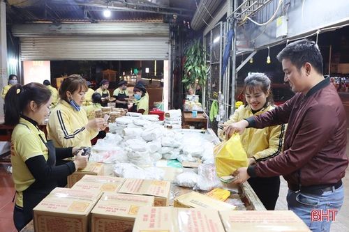 Kẹo cu đơ Hà Tĩnh 'lên đường' làm quà biếu sau tết
