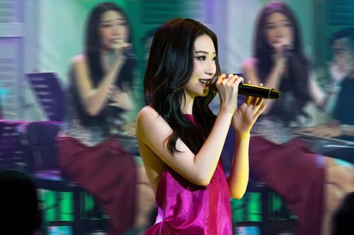 Biểu diễn hit thời thanh xuân, Khổng Tú Quỳnh quyết tâm 'phục thù' sau màn hát live bị chê 'cảm lạnh'