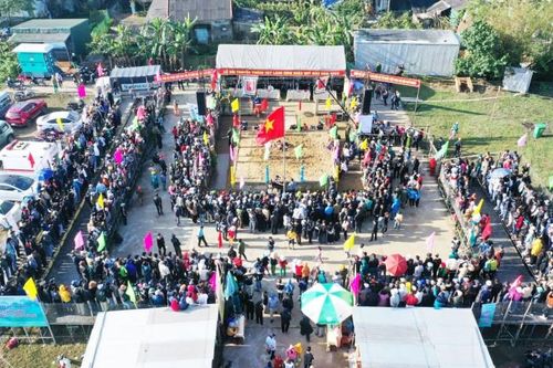 Thừa Thiên Huế: Cận cảnh hội vật hơn 200 năm tuổi được 'phủ sóng' mạng xã hội