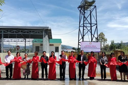 Hội Khuyến học tỉnh Lâm Đồng khánh thành công trình giếng khoan và trao 300 trăm phần quà tặng học sinh