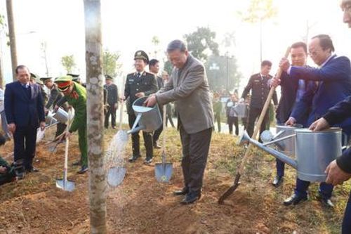 Bộ Công an phát động Tết trồng cây năm 2023 'Vì một Việt Nam xanh'