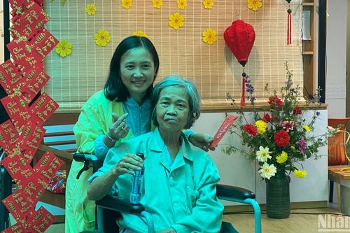 'Bữa tiệc tinh thần' cho người bệnh U80, U90