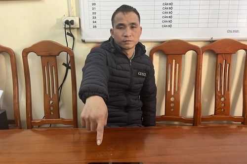 Bóp cổ người phụ nữ đi đường để cướp tài sản