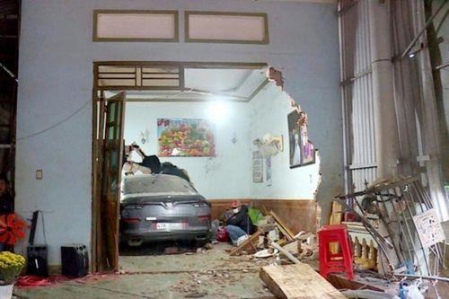 Thông tin mới vụ xe ô tô lao vào tông chết chủ nhà đang nằm ngủ