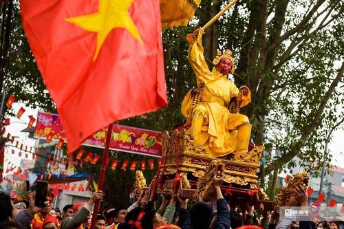 Xem lễ rước 'vua chúa sống' tại Hà Nội