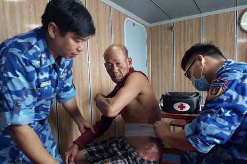 Cảnh sát biển 4, cứu ngư dân gặp nạn trên biển