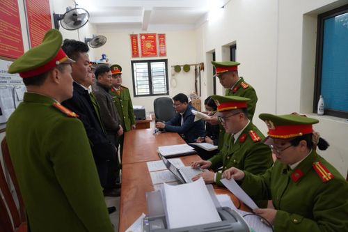Bắt Chủ tịch xã do có hành vi lợi dụng chức vụ quyền hạn trong thi hành công vụ