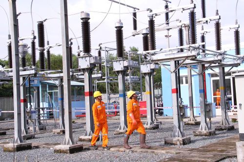 Đảm bảo dòng điện 'chạy' an toàn, ổn định cho người dân khu vực phía Nam đón Tết, vui xuân