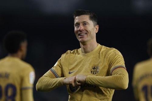 Barcelona nới rộng khoảng cách với Real Madrid