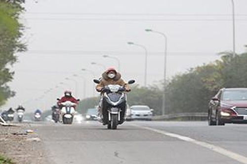 Bất chấp nguy hiểm, loạt xe máy vẫn đi vào cao tốc Đại lộ Thăng Long