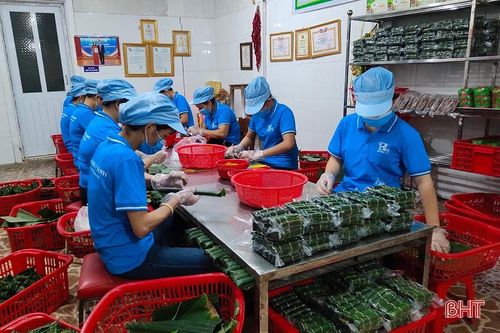 Cơ sở sản xuất OCOP Hà Tĩnh rộn ràng đơn hàng 'khai xuân'