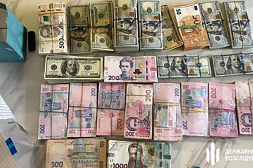 Ukraine đẩy mạnh chống tham nhũng thời chiến, phát hiện nhiều tài sản xa xỉ ở nhà nghi phạm