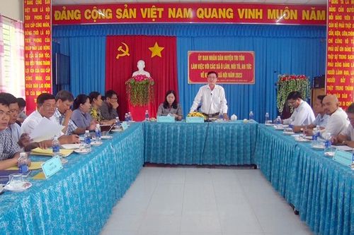 UBND huyện Tri Tôn làm việc 3 xã dân tộc về nhiệm vụ kinh tế - xã hội năm 2023