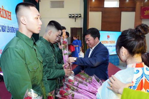 Gặp mặt thanh niên chuẩn bị lên đường nhập ngũ