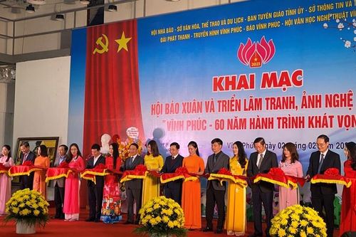 Khai mạc Hội báo xuân và Triển lãm tranh, ảnh nghệ thuật 'Vĩnh Phúc - 60 năm hành trình khát vọng'