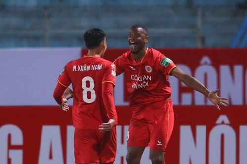 CLB CAHN thắng Bình Định 5-0