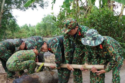 Nông dân Cà Mau phát hiện quả bom nặng 250kg khi cải tạo vuông tôm