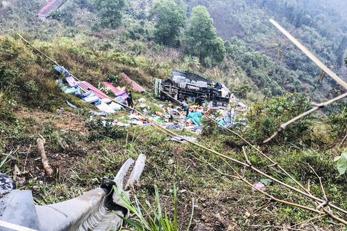 Xe tải lao xuống vực sâu ở Hà Giang, 4 người bị thương
