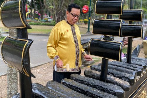 Bộ đàn đá có một không hai được chế tác từ đá núi lửa