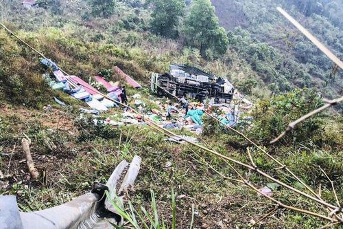 Hà Giang: Xe ô tô tải lao xuống vực sâu, 4 người bị thương