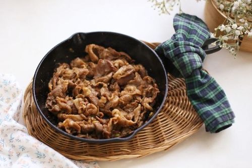 Vẫn là thịt heo xào nhưng thử làm kiểu Hàn ăn lạ miệng hơn