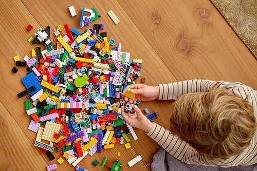 Giá hơn 1 triệu đồng/bộ, đồ chơi lego trẻ em vẫn hút khách
