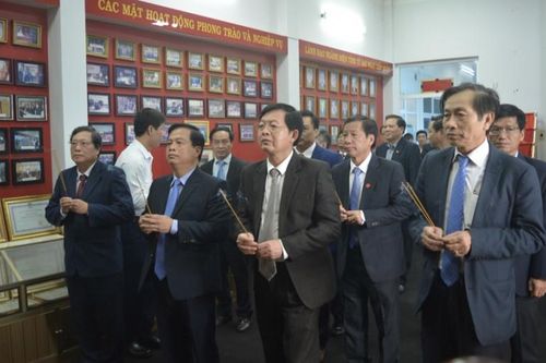 Tỉnh ủy Bình Định thăm Chi bộ Nhà máy Đèn Quy Nhơn