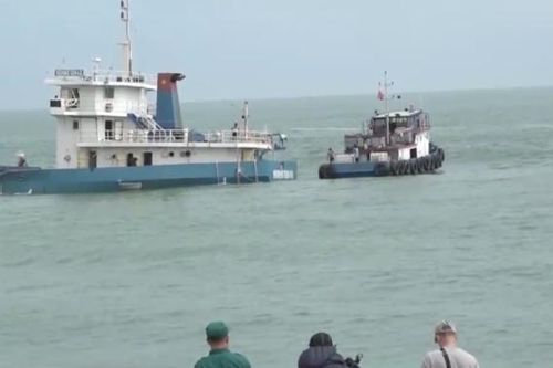 Hoàn thành việc hút dầu trên tàu Hoàng Gia 46 gặp nạn ở vùng biển Quảng Ngãi