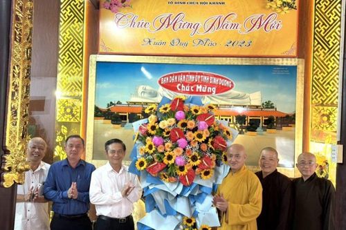 Bình Dương: Ban Dân vận Tỉnh ủy thăm, chúc Tết Nguyên tiêu đến Ban Trị sự Phật giáo tỉnh