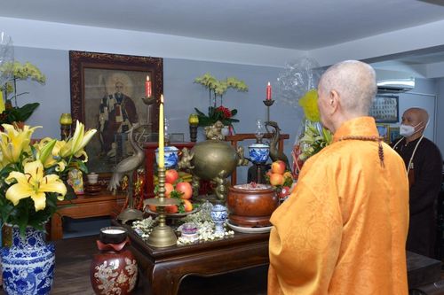 Đức Pháp chủ GHPGVN tưởng niệm 50 năm ngày Đại lão Hòa thượng Thích Đạt Thanh viên tịch