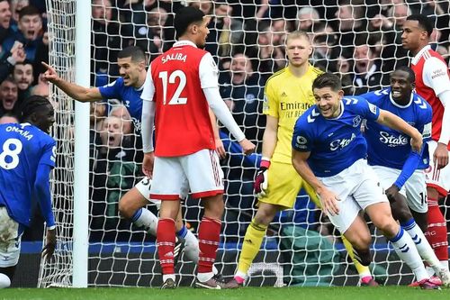 Arsenal thua đau đội cuối bảng sau 13 trận bất bại